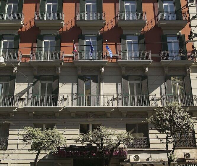 هتل Mercure Napoli Centro Angioino