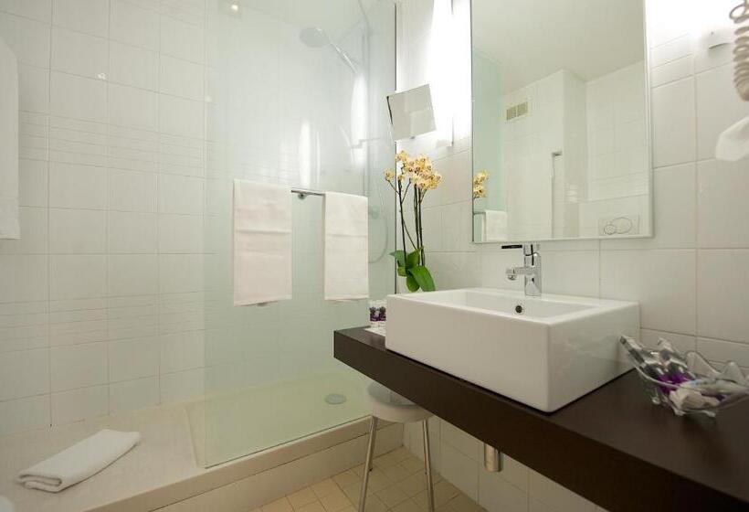هتل Mercure Napoli Centro Angioino
