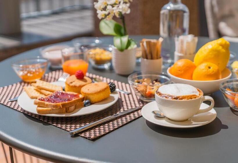 هتل Mercure Napoli Centro Angioino