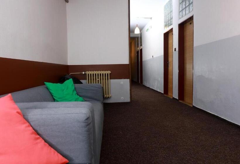 هتل Zimní Stadion Náchod