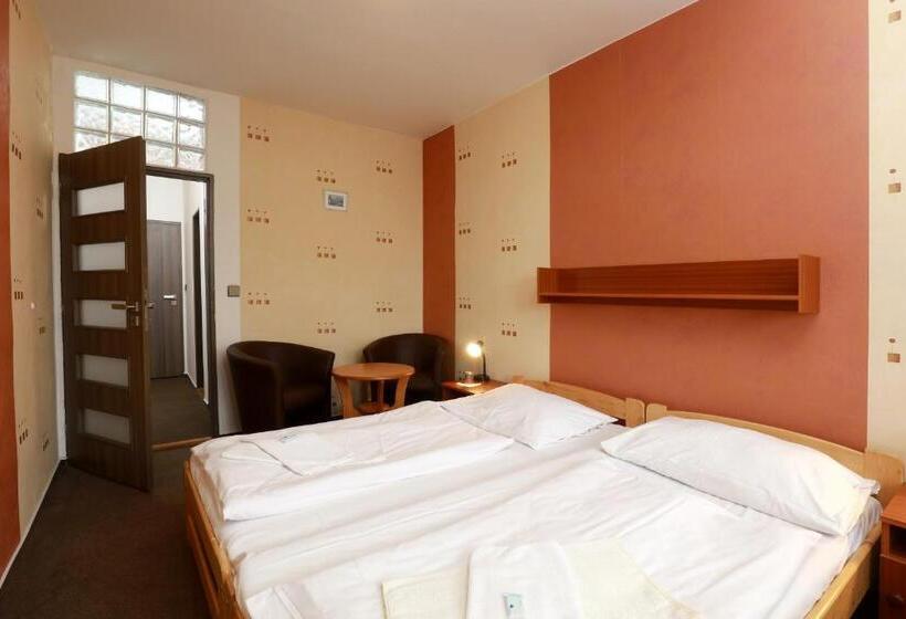 هتل Zimní Stadion Náchod