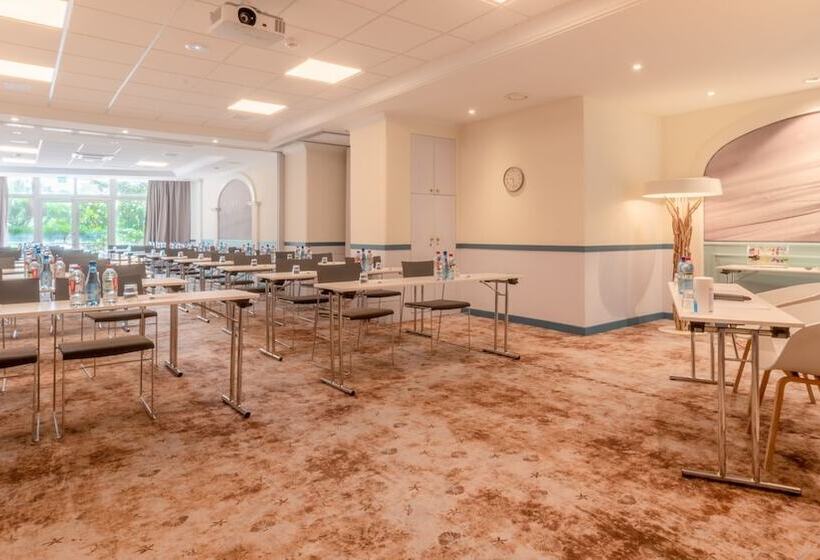 استراحتگاه Holiday Inn Nice   Port St Laurent, An Ihg