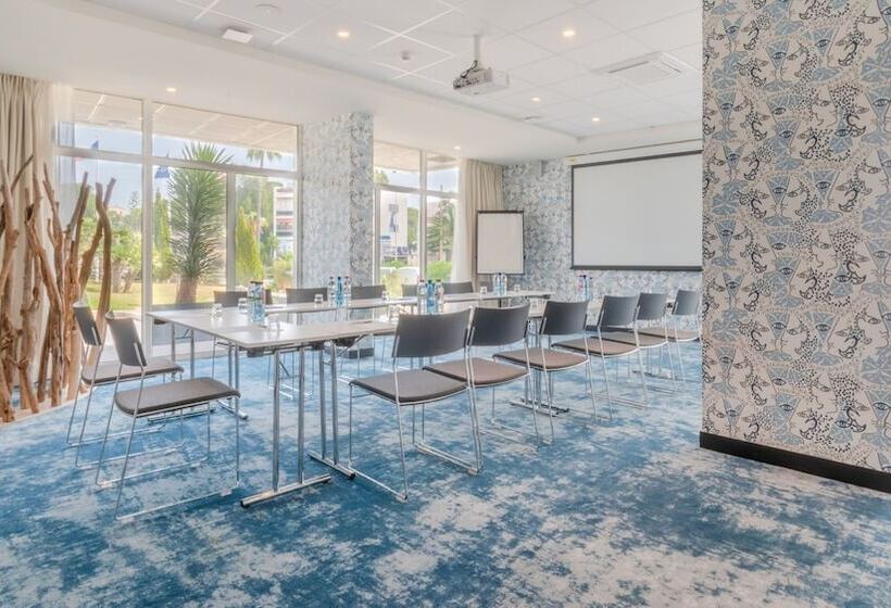 استراحتگاه Holiday Inn Nice   Port St Laurent, An Ihg