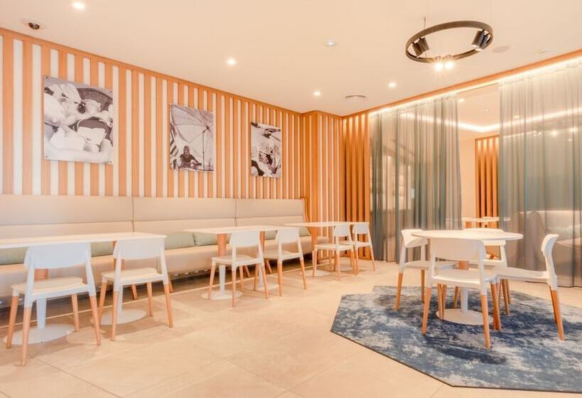 استراحتگاه Holiday Inn Nice   Port St Laurent, An Ihg