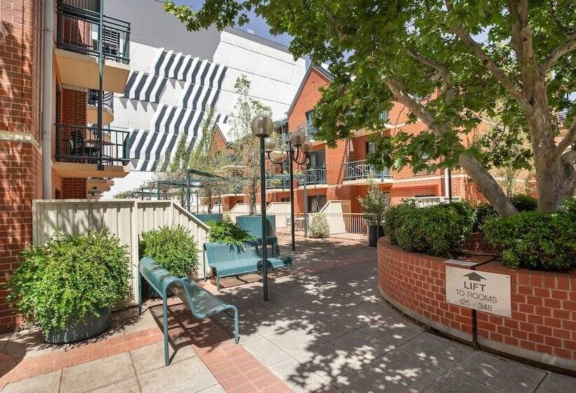 هتل Breakfree Adelaide