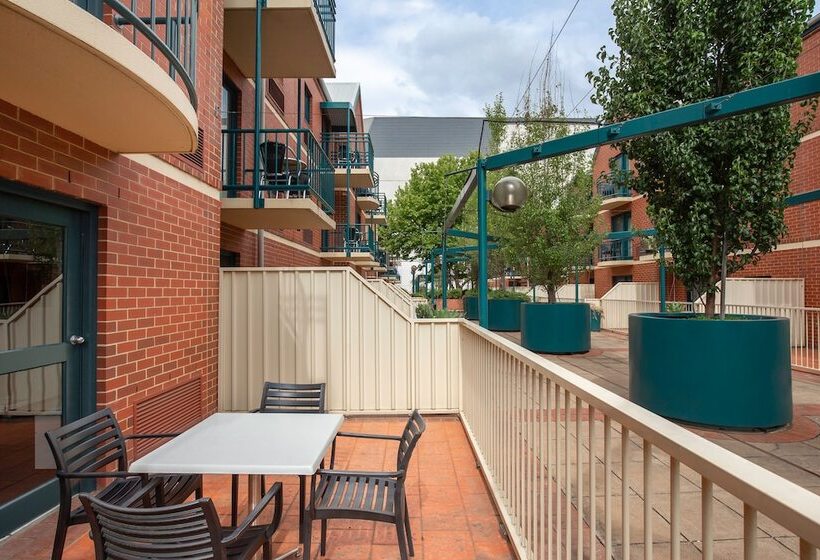 هتل Breakfree Adelaide