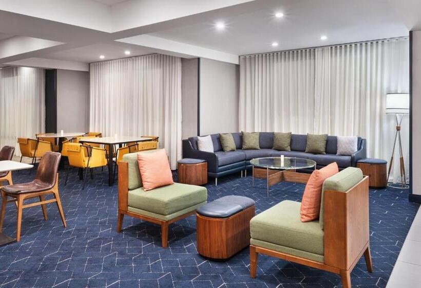 هتل Courtyard Mobile