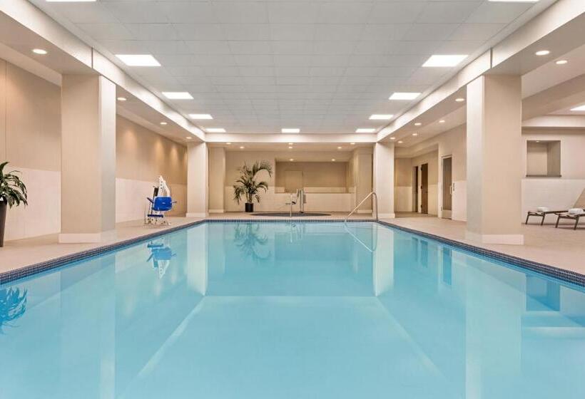 هتل Crowne Plaza Cleveland At Playhouse Square, An Ihg