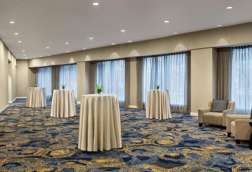 هتل Crowne Plaza Cleveland At Playhouse Square, An Ihg