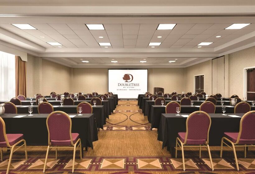 فندق Doubletree By Hilton Milwaukee Brookfield