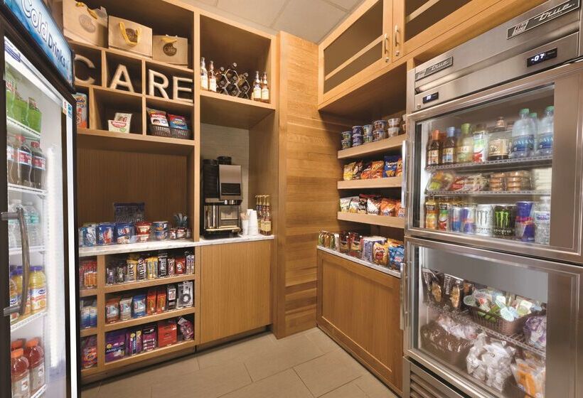 فندق Doubletree By Hilton Milwaukee Brookfield