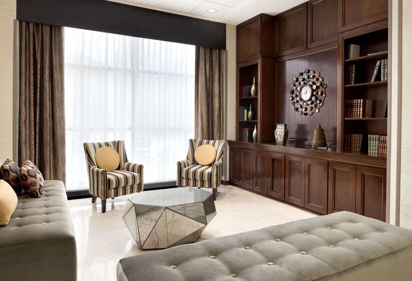 فندق Doubletree By Hilton Milwaukee Brookfield