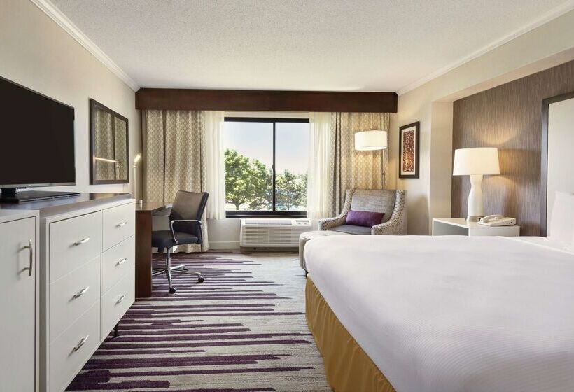 فندق Doubletree By Hilton Milwaukee Brookfield