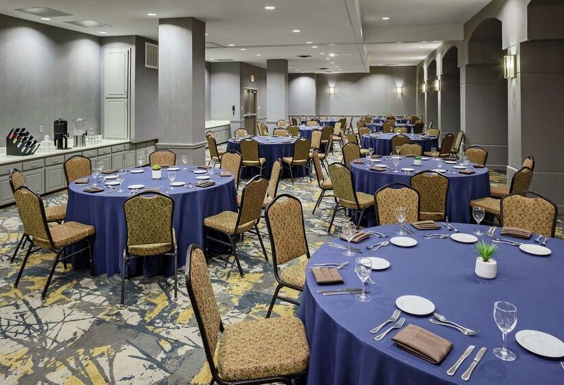 هتل Doubletree By Hilton San Antonio Downtown