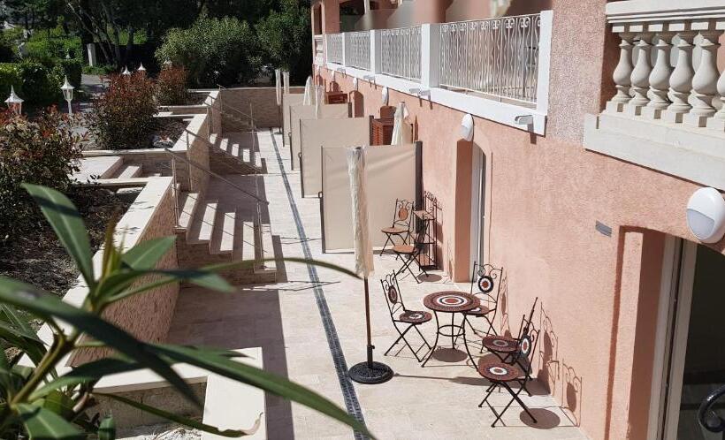 هتل Les Bastides Saint Paul