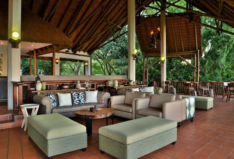 فندق Cresta Mowana Safari Resort & Spa