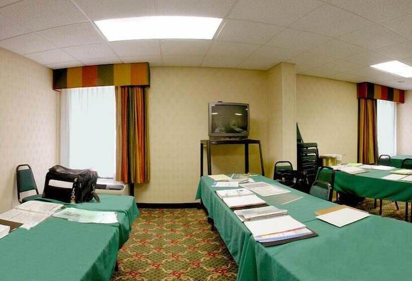 هتل Hampton Inn Atlantatown Center/kennesaw