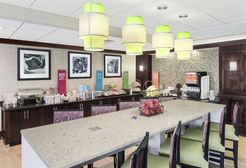 هتل Hampton Inn Atlantatown Center/kennesaw