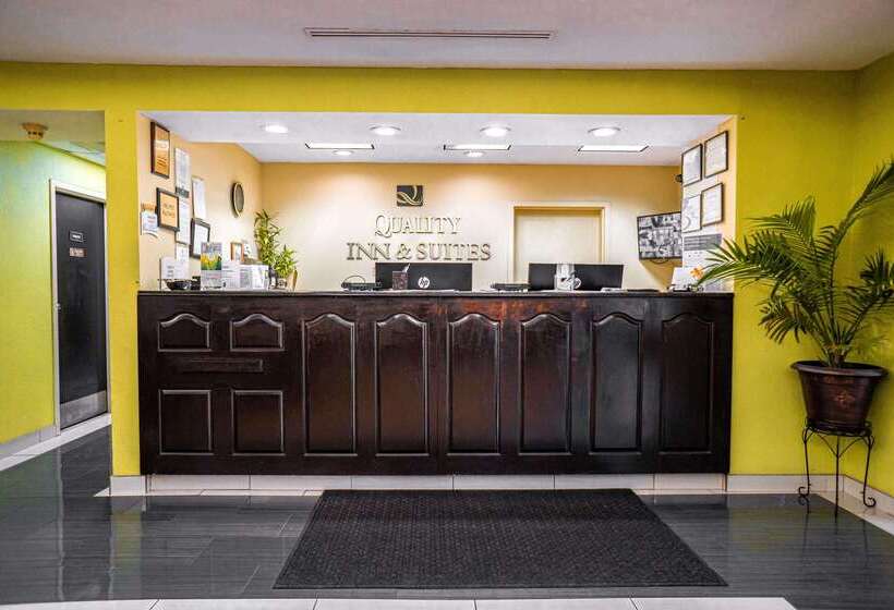 هتل Quality Inn & Suites Near Six Flags   Austell