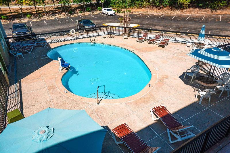 هتل Quality Inn & Suites Near Six Flags   Austell