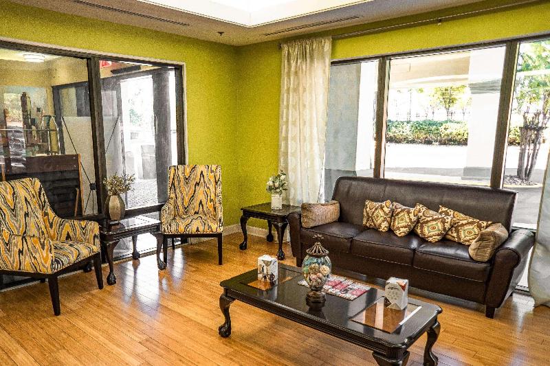 هتل Quality Inn & Suites Near Six Flags   Austell