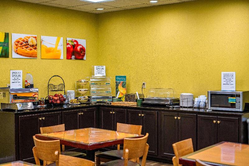 هتل Quality Inn & Suites Near Six Flags   Austell