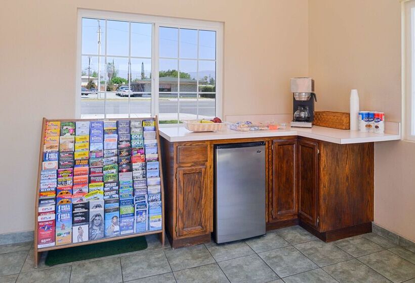 בית מלון כפרי Americas Best Value Inn Rialto