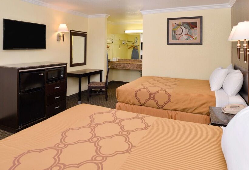 בית מלון כפרי Americas Best Value Inn Rialto