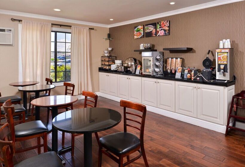 בית מלון כפרי Best Western Palm Garden Inn