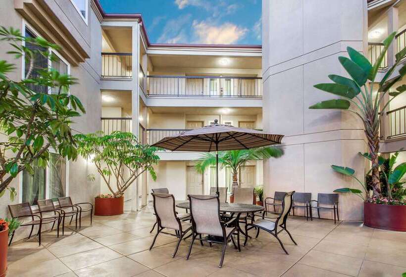 فندق Days Inn By Wyndham Carlsbad