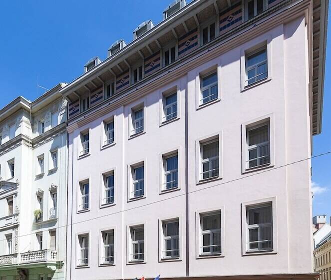 Three Corners Hotel Art