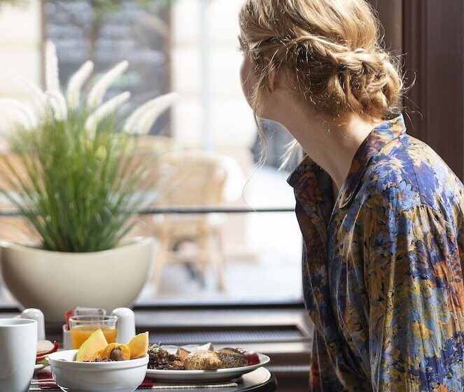 Three Corners Hotel Art