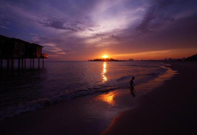 استراحتگاه Avillion Port Dickson