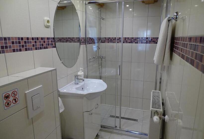 호텔 Alabárdos Panzió és Apartmanház