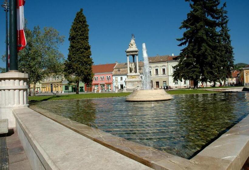 호텔 Alabárdos Panzió és Apartmanház