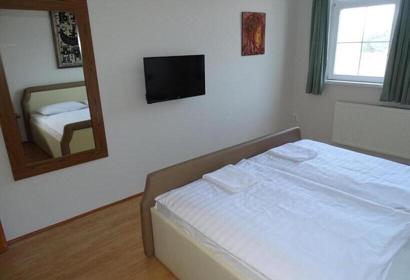 호텔 Alabárdos Panzió és Apartmanház