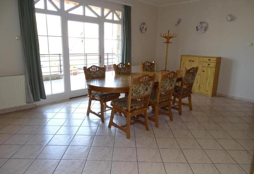 호텔 Alabárdos Panzió és Apartmanház