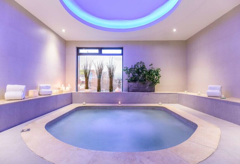 هتل NH Collection Bogotá Royal Teleport