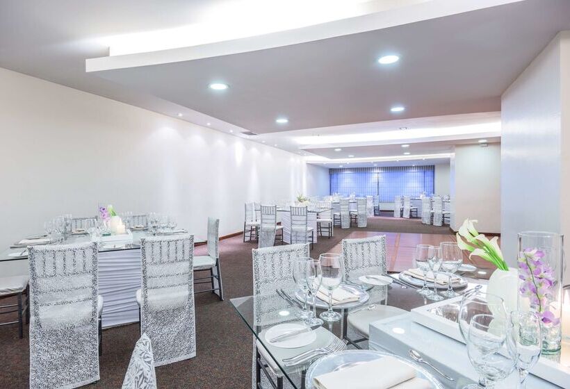 هتل NH Collection Quito Royal