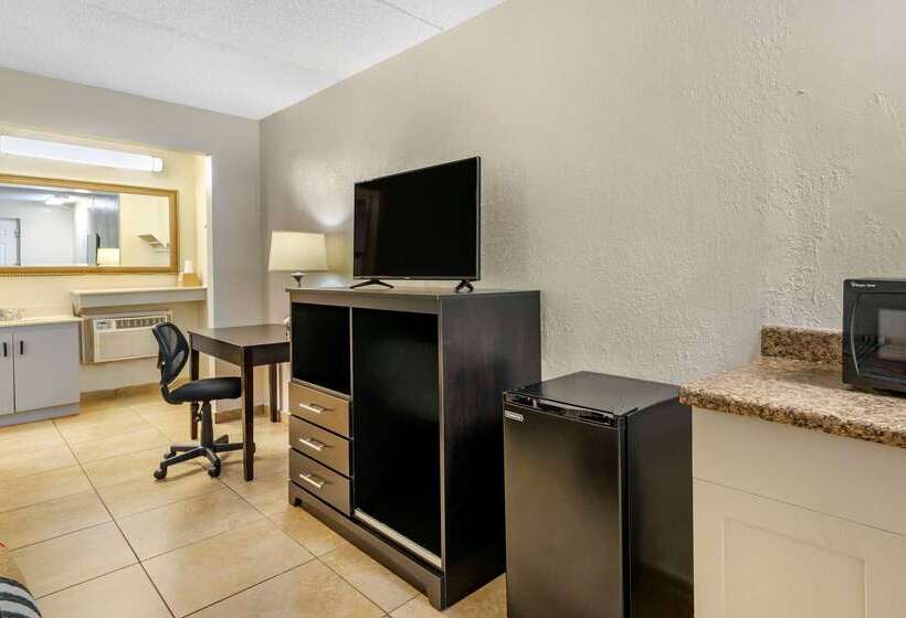 בית מלון כפרי Rodeway Inn Clearwaterdunedin