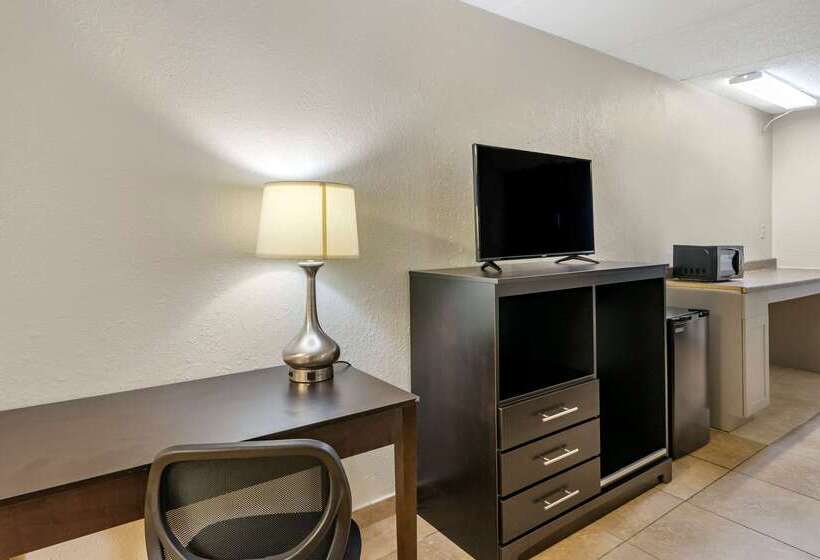 בית מלון כפרי Rodeway Inn Clearwaterdunedin