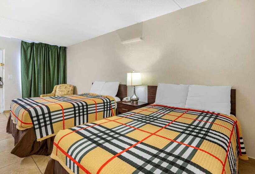 בית מלון כפרי Rodeway Inn Clearwaterdunedin