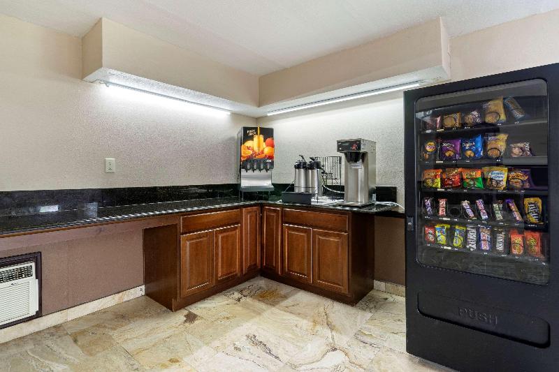 בית מלון כפרי Rodeway Inn Clearwaterdunedin