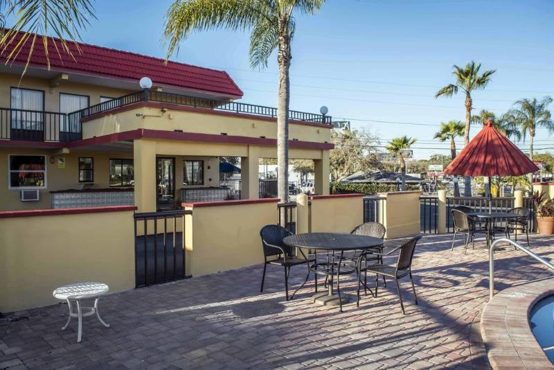 בית מלון כפרי Rodeway Inn Clearwaterdunedin