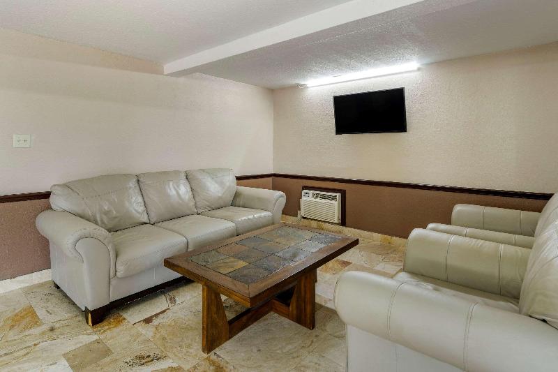 בית מלון כפרי Rodeway Inn Clearwaterdunedin