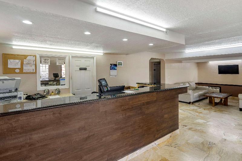 בית מלון כפרי Rodeway Inn Clearwaterdunedin