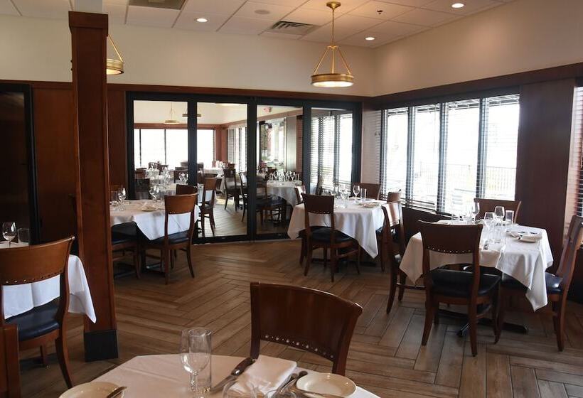 هتل Wyndham Moline On John Deere Commons