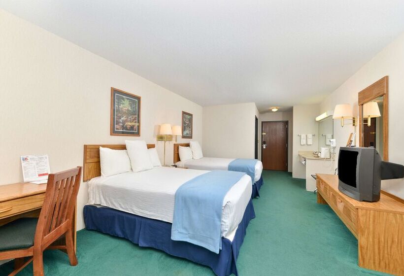 בית מלון כפרי Americas Best Value Inn Tahquamenon Country