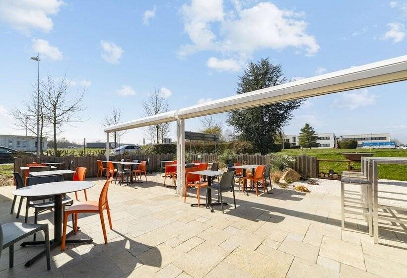 בית מלון כפרי Campanile Chartres