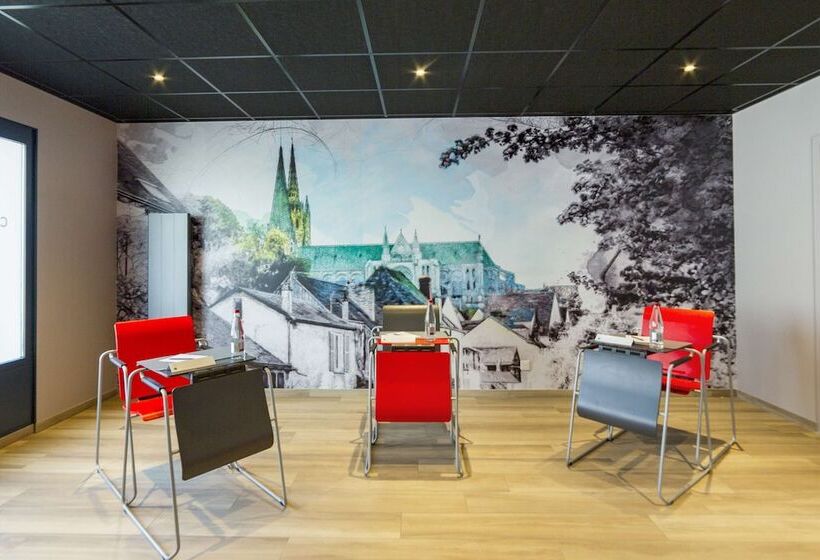 בית מלון כפרי Campanile Chartres